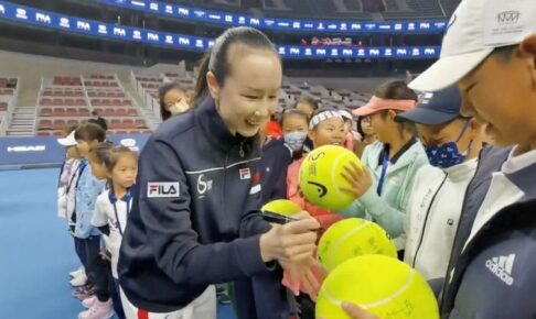 消息不明の中国テニス選手、ＩＯＣ会長とビデオ通話　無事伝える