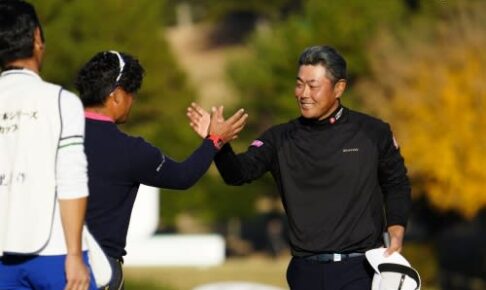 谷原秀人が13回目の挑戦で最終戦V　「43歳にしてメジャーで勝てるとは…」