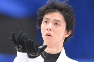 羽生結弦が公式練習に参加　フリー「天と地と」曲かけ　白のジャージーで