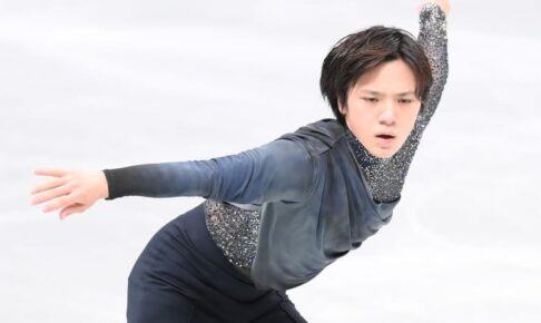宇野昌磨は101.88点　拳握り締めコーチと熱い抱擁　4回転フリップも着氷