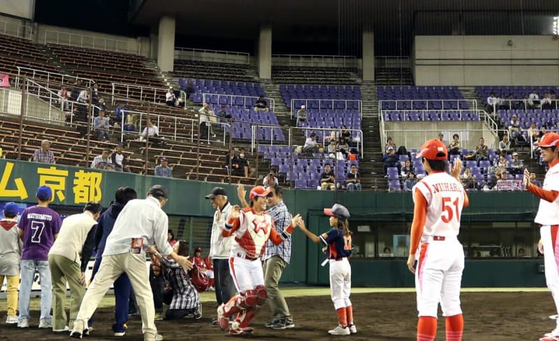 女子プロ野球、活動を無期限休止 赤字累積で運営難、事実上の撤退か 女子プロ野球、活動を無期限休止 赤字累積で運営難、事実上の撤退か