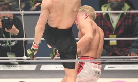 カズと歓喜の抱擁　三浦孝太サッカーボールキックで初陣勝利「格闘技界のキングに」