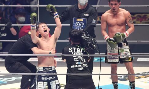 皇治が判定負け　YA-MANと魂の打撃戦　リング上で抱擁