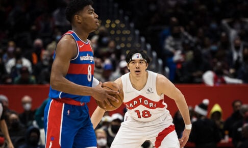 【NBA】八村塁 vs 渡邊雄太 2シーズンぶり日本人対決の軍配は……　混沌とする両チームのプレーオフ争い