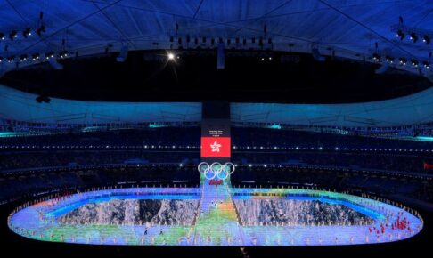 北京五輪開会式、聖火点火にウイグル族女子選手　批判意識か