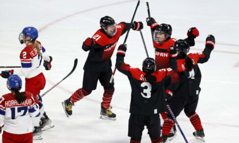 スマイルジャパンがグループ首位通過　ＦＷ床秦留可が２得点「目標としているメダルに近づけた」　　