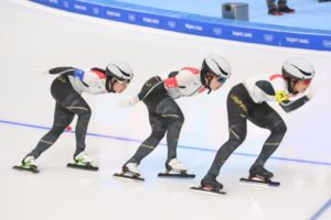 日本　女子団体パシュートで五輪新！高木姉妹、佐藤で2分53秒61　1位で準決勝進出