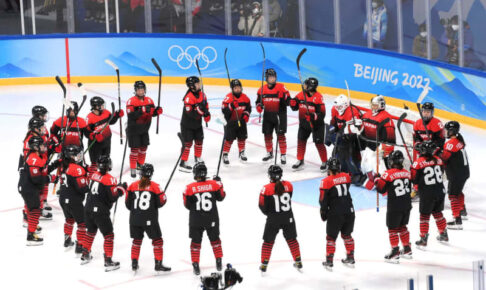 アイスホッケー女子「スマイルジャパン」は準々決勝敗退　強豪フィンランドに完敗