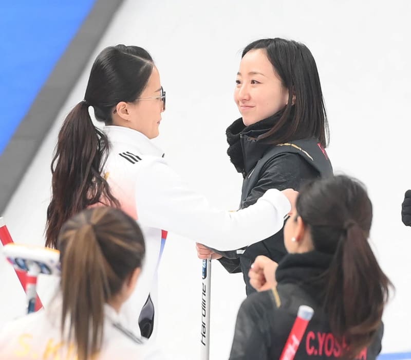 カーリング 韓国の“メガネ先輩”が日本圧倒「ドローに集中した」勝利の投げキッスも カーリング 韓国の“メガネ先輩”が日本圧倒「ドローに集中した」勝利の投げキッスも