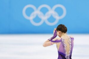 【北京五輪／フィギュア】「灰色」のヒロインに視線集中　ワリエワ、ジャンプミスで涙も