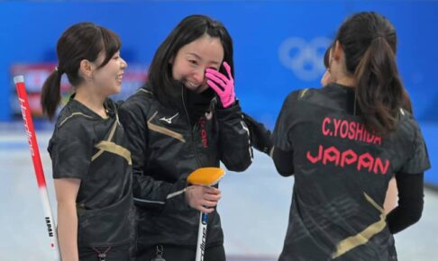 カーリング日本　スイスに敗れる、藤沢は涙　準決勝進出は韓国の結果次第
