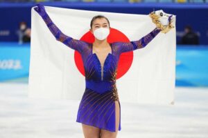 坂本花織が〝ロシアの牙城〟を崩して銅メダル「ビックリしすぎて、うれしすぎます」