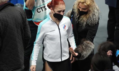 失意のワリエワを叱責、トルソワは銀に号泣…海外メディアが報じた「最強ロシア軍団の不協和音」