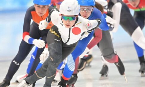 佐藤綾乃がメダル獲得ならず8位　最終コーナーで接触の不運　マススタート決勝