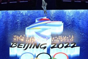 北京五輪が閉幕、日本メダル18　コロナ封じ政治利用随所に