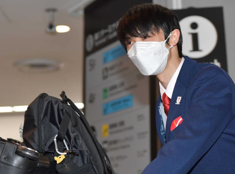 羽生結弦が帰国 出迎え300人に一礼「ありがとうございました」 ねぎらいの声には笑顔 羽生結弦が帰国 出迎え300人に一礼「ありがとうございました」 ねぎらいの声には笑顔