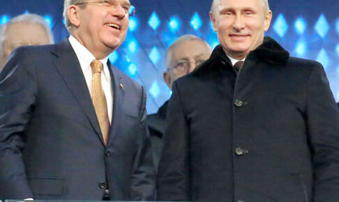 バッハ会長はプーチン大統領に甘すぎた 「政治的中立」を「矛」として使うべきだった