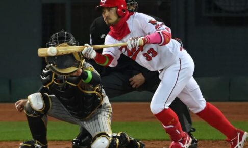 広島・菊池涼、史上2人目300犠打＆100本塁打　3回に犠打で史上8人目通算300犠打達成