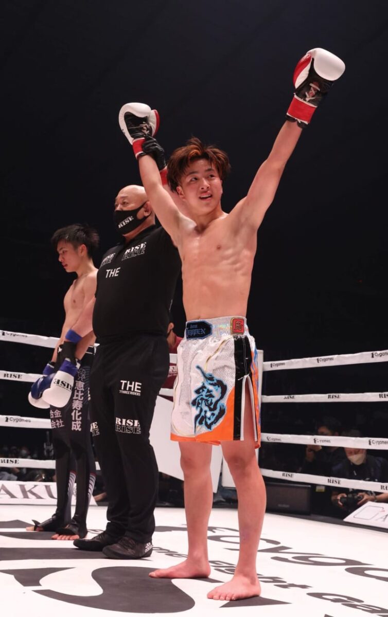 RISE・天心の弟龍心、プロデビュー戦快勝!兄思わせる素早い連打繰り出す RISE・天心の弟龍心、プロデビュー戦快勝!兄思わせる素早い連打繰り出す