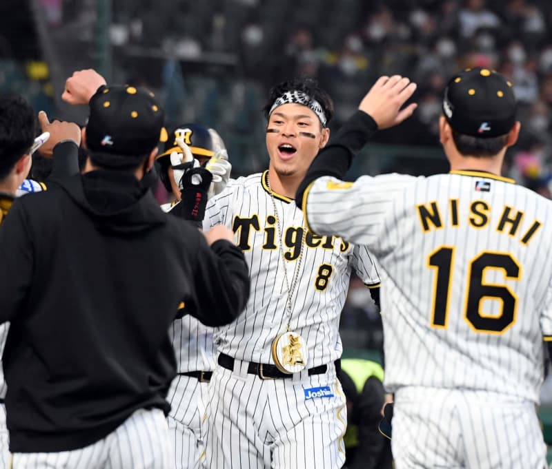 阪神・佐藤輝「もっと勝って巻き返したい」待望の1号2ランで連敗ストップに貢献 阪神・佐藤輝「もっと勝って巻き返したい」待望の1号2ランで連敗ストップに貢献