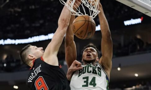 【NBA】王者バックスは２連覇へ白星発進　プレーオフ、ブルズを下す