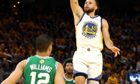【NBA】決勝第２戦はゴールデンステート・ウォリアーズが勝つ　カリー29得点で１勝１敗