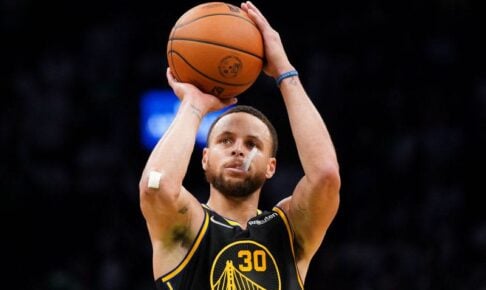 【NBA】カリーが43得点、ゴールデンステート・ウォリアーズ勝利で2勝2敗に
