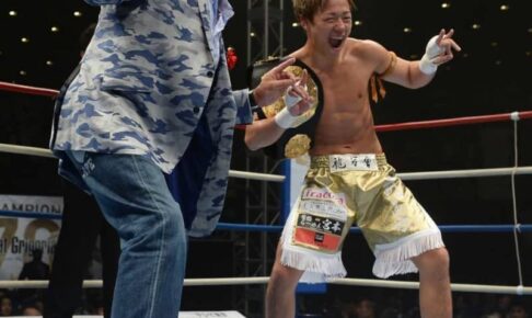 引退発表の武藤敬司が頂上対決を控える武尊と再会「試合頑張ってくれ！！！」