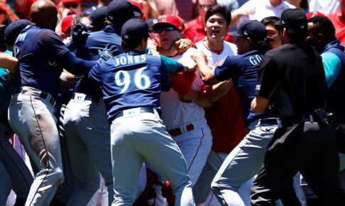 【MLB】エンゼルス大乱闘勝利に、水谷一平通訳が大活躍　「大谷翔平のどんな汚い言葉も通訳」?
