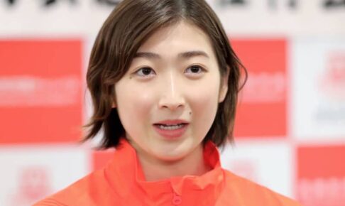 【競泳】池江璃花子が22歳の誓い「充実した1年を送りたい」ご馳走前に笑顔でピース