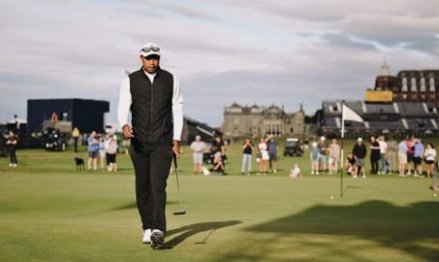 【全英オープン】タイガー・ウッズが聖地セントアンドリュースに到着！ ファンに囲まれながら、コースチェックへ