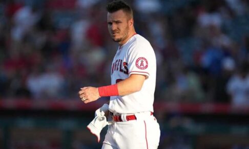【MLB】トラウトにアクシデント発生　背中上部の違和感で負傷交代、球団発表