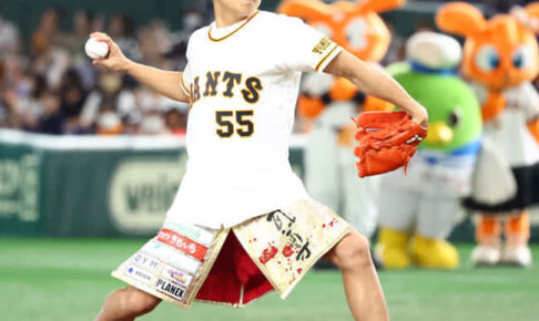 格闘技好きの原監督も拍手　K-1エース・武尊が始球式で剛速球披露