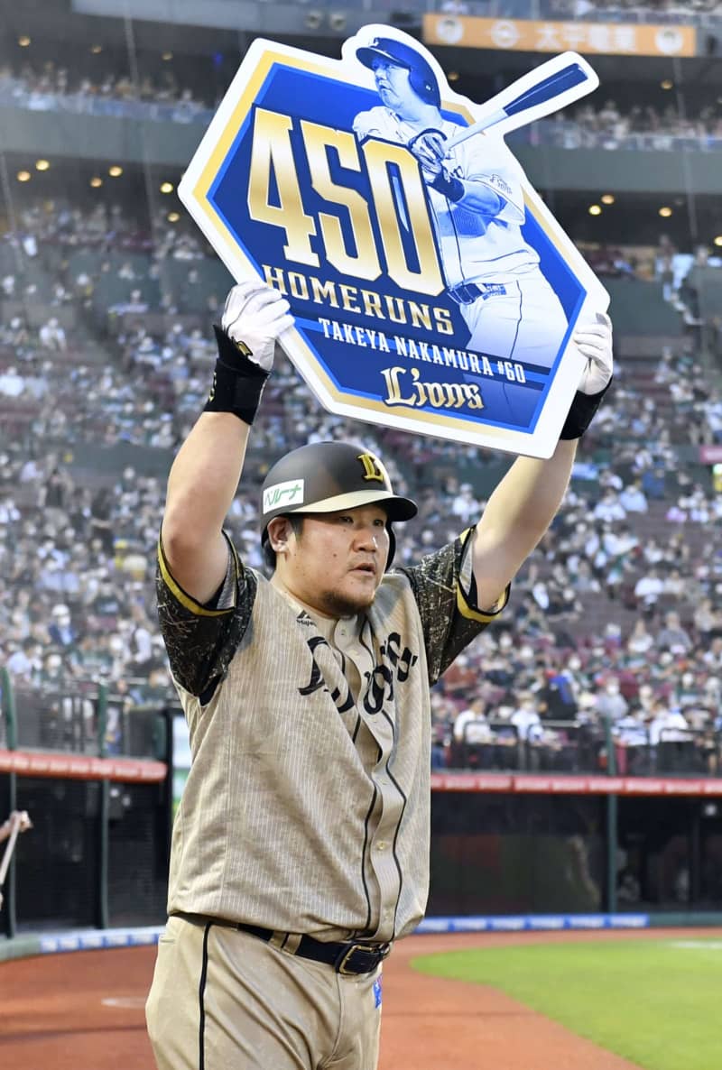 【プロ野球】西武・中村剛也が通算450号本塁打 史上14人目 【プロ野球】西武・中村剛也が通算450号本塁打 史上14人目