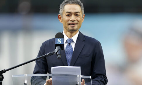 【MLB】マリナーズのイチローが球団殿堂入り、ピネラ監督から116回のキスを受けていたら「逃げ出していた」　スタジアムを爆笑の渦に