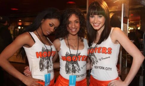 年齢的に不適切!?  英サッカー協会、「フーターズ」の10歳以下スポンサー禁止 年齢的に不適切!?  英サッカー協会、「フーターズ」の10歳以下スポンサー禁止