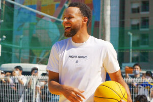 【NBA】ステフィン・カリーが東京・天王洲のカリー・コートでダンク失敗！