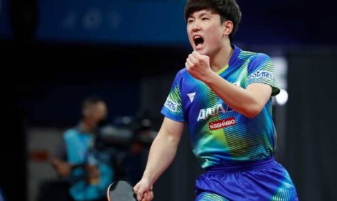 張本智和、メダル懸けた週末へ新たな難題　グループL突破も「大学の課題があと6個…」【世界卓球】