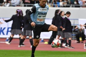 鈴鹿・カズが途中出場　11年ぶりの国立ピッチに！新国立では初　55歳225日