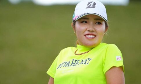 古江彩佳が逃げ切りV2達成！　日米9勝目、岩井明愛の猛追も土壇場18番でバーディー