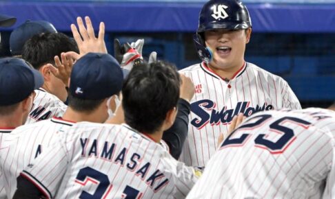 ヤクルトが先勝！村上特大弾　塩見、オスナで計3発　5投手の継投で逃げ切る