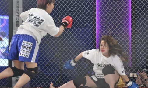 坂口杏里はへずまりゅう嫁にボロボロ敗戦！“お騒がせ対決”　自力で歩けず背負われ退場