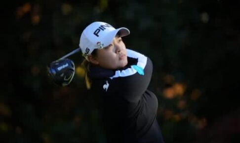 鈴木愛が単独首位で週末へ　藤田さいき、リ・ハナ2位