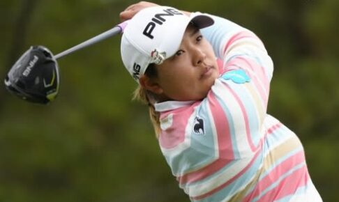 鈴木愛が今季初優勝に王手　「195」で54Hツアー新記録樹立