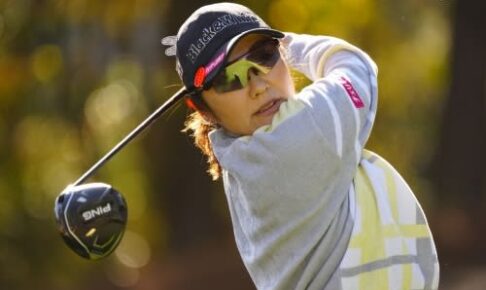 藤田さいきが11年ぶり復活V　鈴木愛とのデッドヒート制す