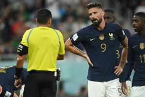 【カタールW杯】なぜ取り消しに　仏代表FWジルーの幻のバイシクル弾に疑問の声「ゴール・オブ・ザ・トーナメントが奪われた」