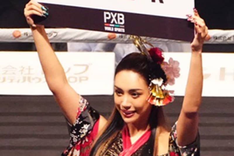【ボクシング】井上尚弥の試合前から妖艶リングガールが話題　着物風衣装が「可愛い！上品！」「素敵」