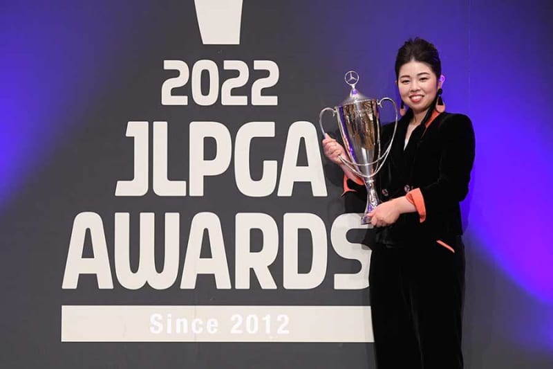 女子ゴルフ年間表彰式　21歳山下美夢有がイ・ボミに並ぶ史上最多5冠、賞金2億3502万円