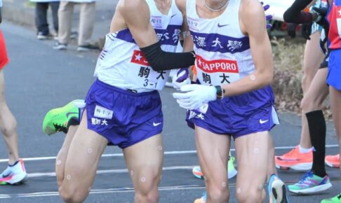 【第99回箱根駅伝】“花の2区”で一気に2強一騎打ちの様相　3冠狙う駒大が田沢で首位　連覇懸かる青学も近藤で2位浮上