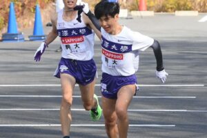 【第99回箱根駅伝】4区は青学大・太田、駒大・鈴木が死闘　2強一騎打ちで5区山上り勝負に